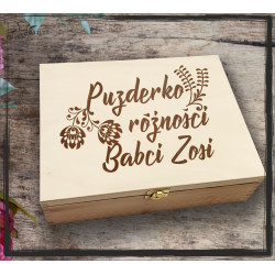 GRAWEROWANE PUDEŁKO Z HERABATAMI NA DZIEŃ BABCI I DZIADKA PUZDERKO RÓŻNOŚCI BABCI (IMIĘ)
