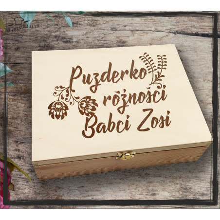 GRAWEROWANE PUDEŁKO Z HERABATAMI NA DZIEŃ BABCI I DZIADKA PUZDERKO RÓŻNOŚCI BABCI (IMIĘ)