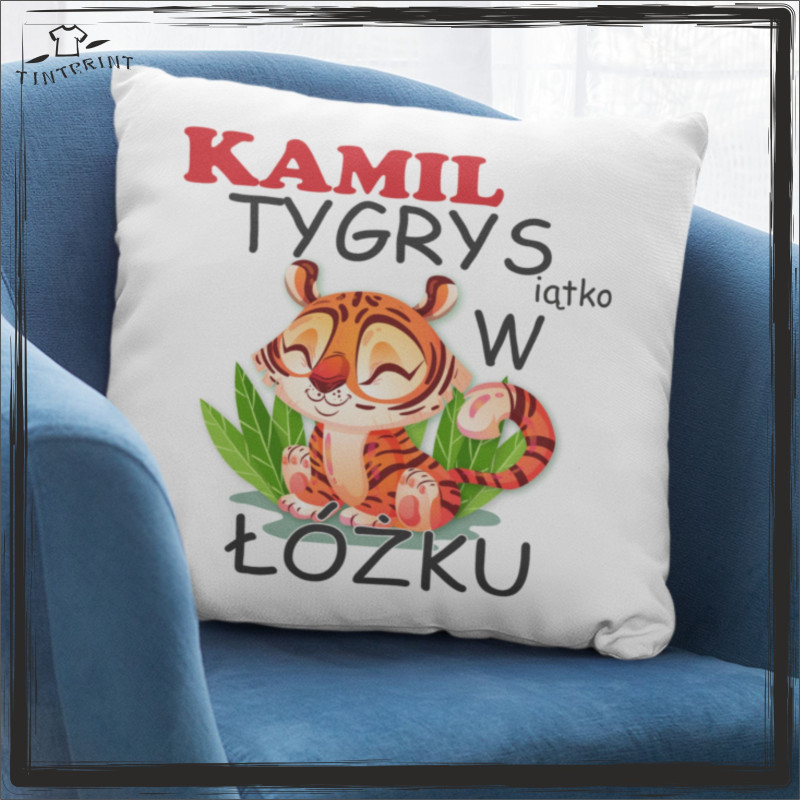 TYGRYSIĄTKO W ŁÓŻKU PODUSZKA Z NADRUKIEM DZIEŃ CHŁOPAKA TYGRYSIĄTKO W ŁÓŻKU PODUSZKA Z NADRUKIEM DZIEŃ CHŁOPAKA