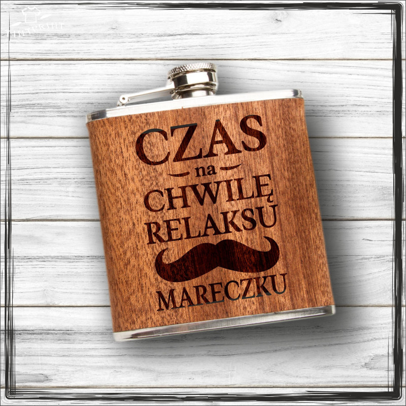 CZAS NA CHWILĘ RELAKSU (IMIĘ) tutaj wpisz imie do wygrawerwania na piersiówce CZAS NA CHWILĘ RELAKSU (IMIĘ) tutaj wpisz imie do wygrawerwania na piersiówce