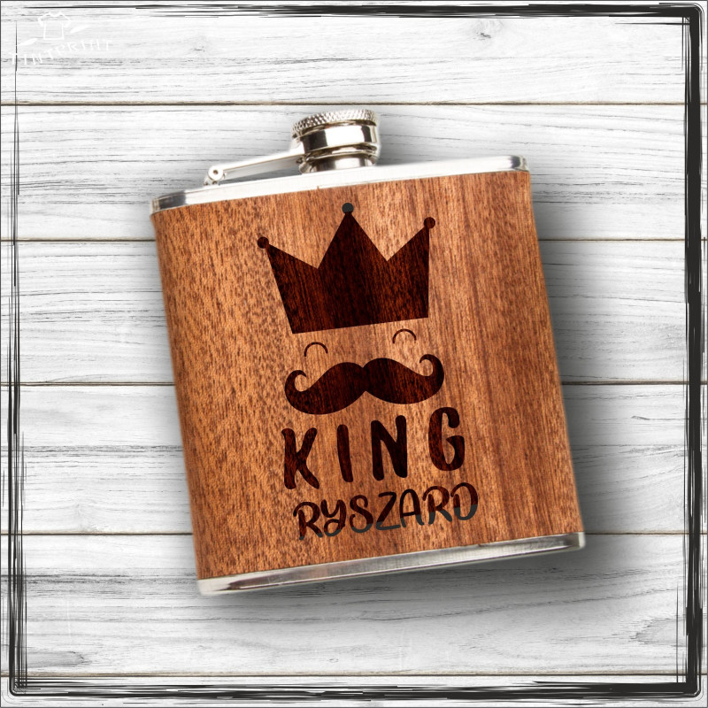 KING (imię) PIERSIÓWKA GRAWEROWANA LASEREM KING (imię) PIERSIÓWKA GRAWEROWANA LASEREM