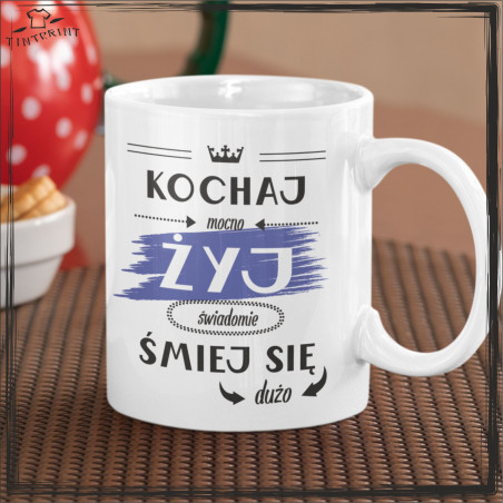 KOCHAJ MOCNO ŻYJ ŚWIADOMIE kubek z nadrukiem