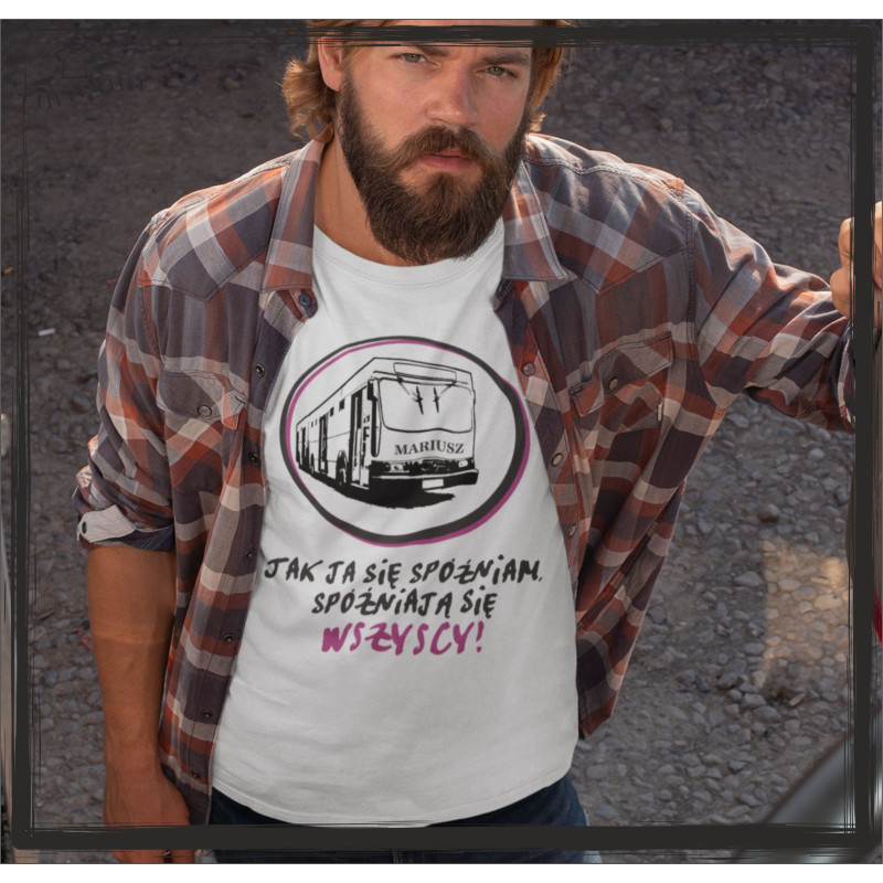 (imię) JAK JA SIĘ SPÓŹNIAMM SPÓŹNIAJĄ SIĘ WSZYSCY T-SHIRT Z NADRUKIEM (imię) JAK JA SIĘ SPÓŹNIAMM SPÓŹNIAJĄ SIĘ WSZYSCY T-SHIRT Z NADRUKIEM